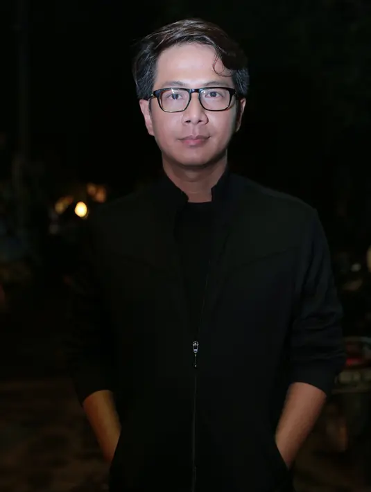 Penyanyi 38 tahun itu menambahkan bahwa sahabatnya Mike Mohede telah mencapai semuanya. Hanya satu yang sering kandas, yaitu kisah cintanya. (Adrian Putra/Bintang.com)