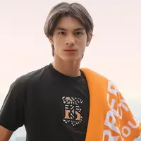 Inilah potret putra Maudy Koesnaedi dan Erik Meijer yang terlihat lebih dewasa di berbagai sesi pemotretan. Penampilannya makin kece dibalut outfit kekinian. (Liputan6.com/IG/eddy_mm).