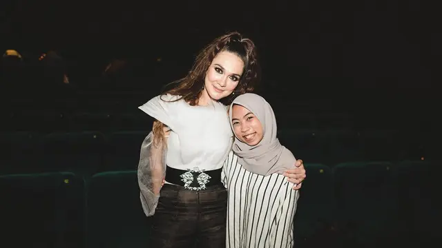 6 Momen Kebersamaan Luna Maya dan Asistennya, Kompak Bak Saudara