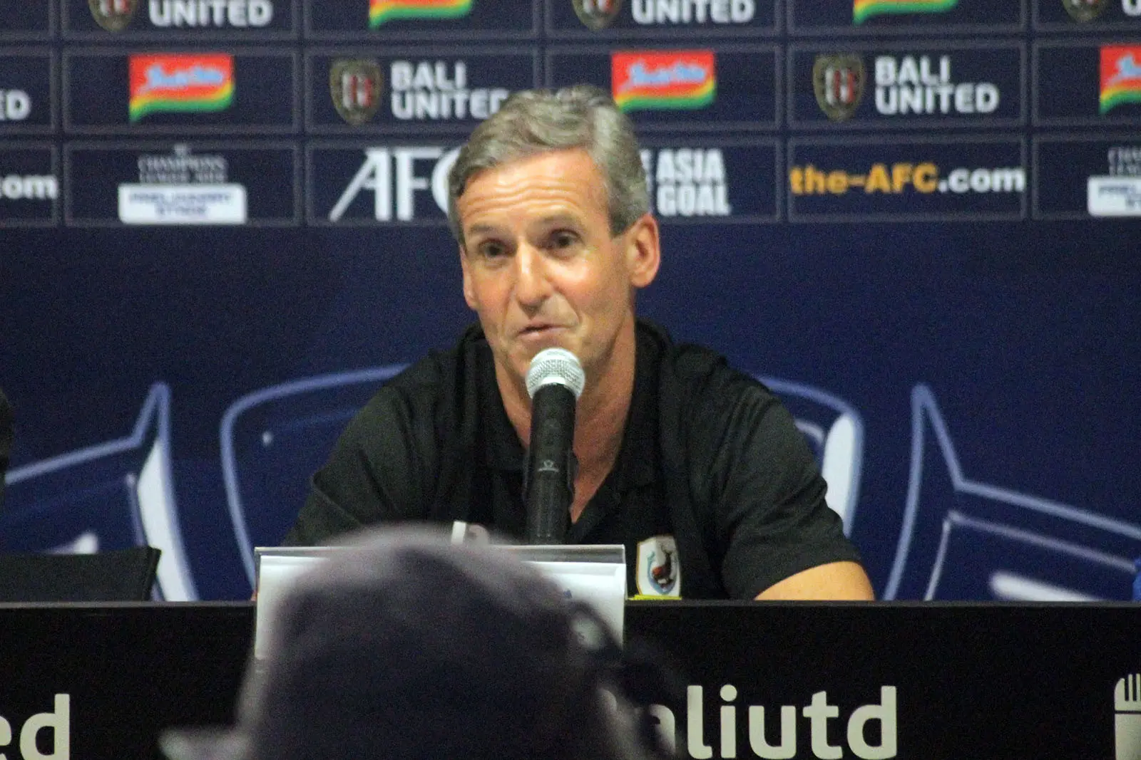 Pelatih Tampines Rovers, Jurgen Raab. (Bola.com/Ronald Seger Prabowo)