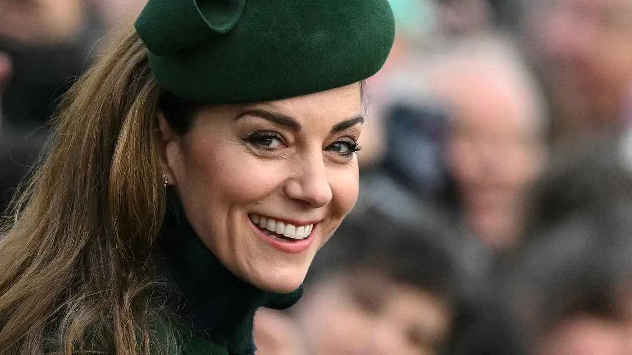 Kate Middleton Tampil Serba Hijau Zamrud di Acara Natal Kerajaan Inggris, Sosok Putri Charlotte Curi Perhatian