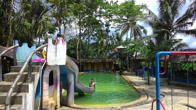 Mandi Air Panas sambil Nikmati Pemandangan di Cisolong ...