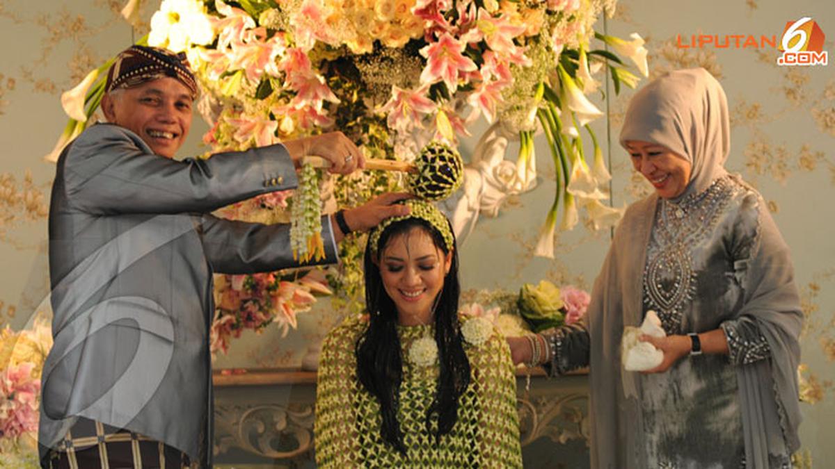 Prosesi Siraman Putri Hatta Rajasa