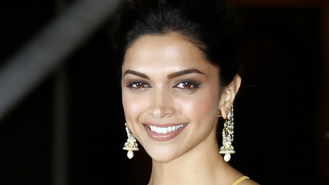 [Bintang] Deepika Padukone