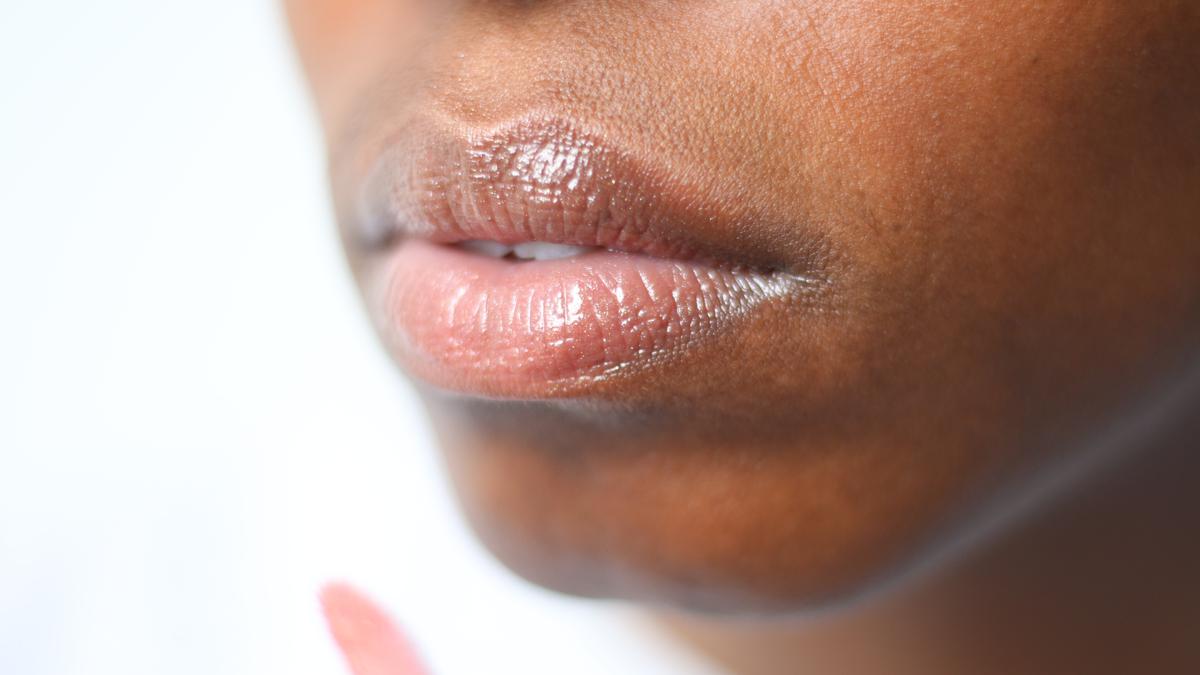 Cara Cepat untuk Memiliki Bibir Pink yang Sehat, Cukup dengan 2 Bahan Alami