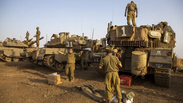 FOTO: Ketegangan Meningkat, Militer Israel Bergerak ke Perbatasan Lebanon