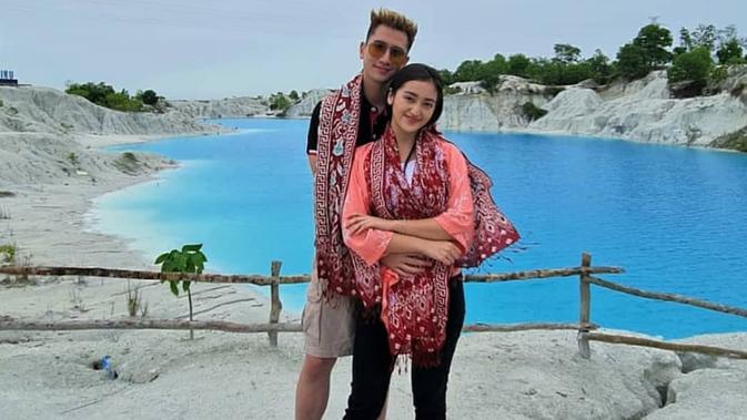 Potret Manis Verrel Bramasta dan Ranty Maria di Pulau Bangka. (Sumber: Instagram.com/verrellranty.community)