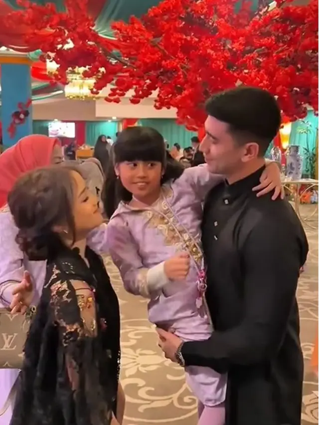 7 Momen Verrell Bramasta dan Fuji Bukber Bareng Keluarga Venna Melinda, Bikin Baper