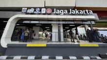 Halte Transjakarta Senen Sentral yang rusak karena dibakar massa kini dibangun kembali dan berubah nama jadi Halte Jaga Jakarta. (Liputan6.com/Winda Nelfira)