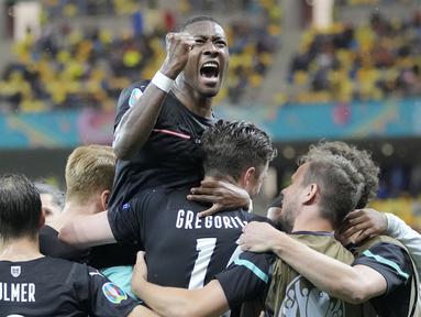Timnas Austria sukses melibas Makedonia Utara pada laga pertama Grup C Euro 2020 di National Arena, Minggu (13/6/2021). Austria keluar sebagai pemenang dengan skor 3-1. (AP/Vadim Ghirda, Pool)