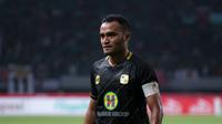 Pemain Barito Putera, Rizky Pora saat laga lanjutan BRI Liga 1 2023/2024 antara Persija Jakarta melawan Barito Putera di Stadion Patriot Candrabhaga, Bekasi, Sabtu (07/10/2023). (Bola.com/Bagaskara Lazuardi)