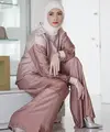 Di tengah pandemi Covid-19 ini, Donita salah satu orang yang taat menjalani peraturan. Lebih banyak menghabiskan waktu di rumah, banyak hal baru yang dirasakannya. (Instagram/donitahubiy)