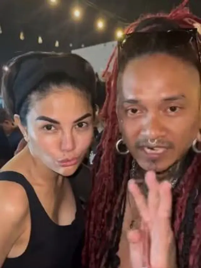 Dellu Uyee dan Nikita Mirzani (Instagram/delluuyee)