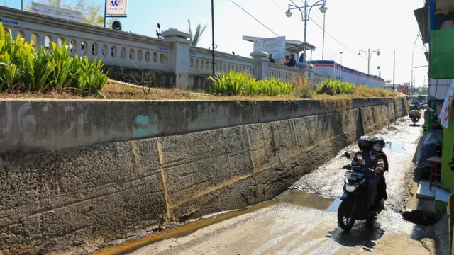 Program pembangunan tanggul pantai di pesisir Jakarta