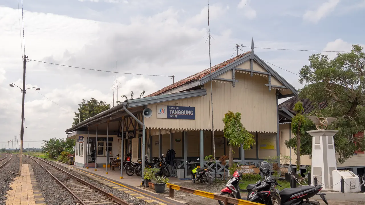 Stasiun Tertua di Indonesia