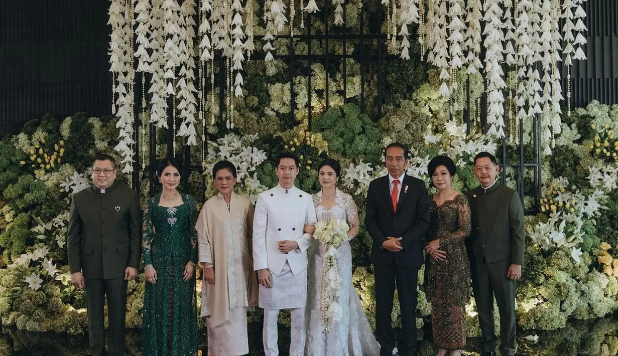 Seperti diketahui, sebelumnya Kevin dan Valencia sudah mengikat janji sehidup sematidi hotel Le Meurice, Paris Kamis 23 Maret 2023 lalu. Pernikahan dihadiri keluarga dekat kedua mempelai dan sahabat dekat. [Instagram/valenciatanoe]