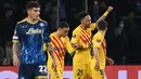 Sementara Barcelona yang tampil lebih tenang di awal babak kedua mampu menambah keunggulan menjadi 4-1 pada menit ke-59. Gol dicetak striker anyar mereka, Pierre-Emerick Aubameyang lewat tendangan ke arah pojok kiri gawang Alex Meret memanfaatkan umpan datar Adama Traore. (AFP/Andreas Solaro)