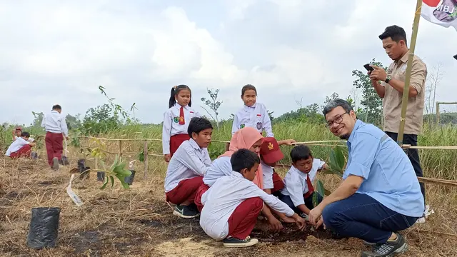 PT Marga Bara Jaya menggulirkan gerakan Menanam Satu Juta Pohon di wilayah Sumatera melalui #satujutapohonMBJHijaukanSumatera.
