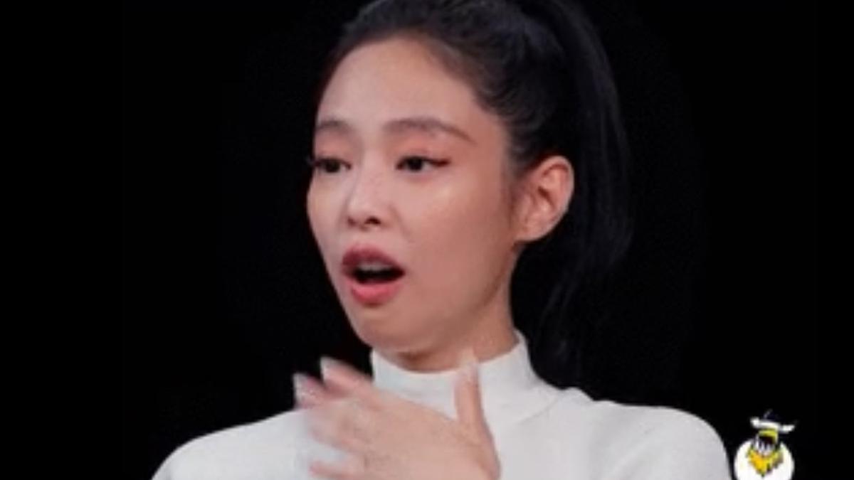 Jennie BLACKPINK Nangis sampai Menjerit Saat Ditantang Makan Ayam Pedas, Reaksinya Tuai Kritikan