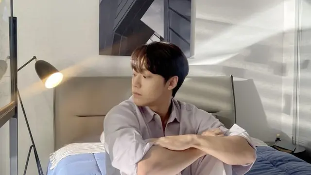 Ide Outfit Boyfriend Material dari Lee Do Hyun. [@ldh_sky]