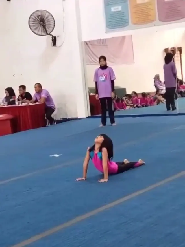 Vania Athabina putri Venna Melinda mengikuti kompetisi gymnastic. (Foto: Instagram/vennamelindareal)