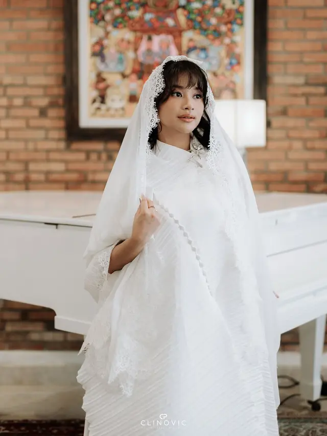 6 Potret Detail Outfit Adira Kania di Pengajian Jelang Nikah, Penuh Makna Spiritual
