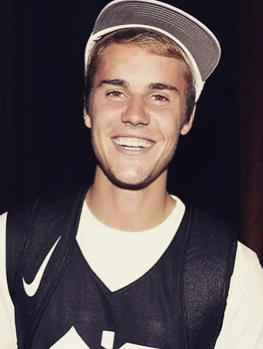 Pembelaan pun dilakukan Lombardo melalui pengacaranya. “Klien saya adalah karyawan yang bermoral dan selalu menghormati pasiennya. Ia juga tidak pernah mengumbar berkas pribadi milik pasien,” ucap David H. Rosenberg. (Instagram/justinbieber)