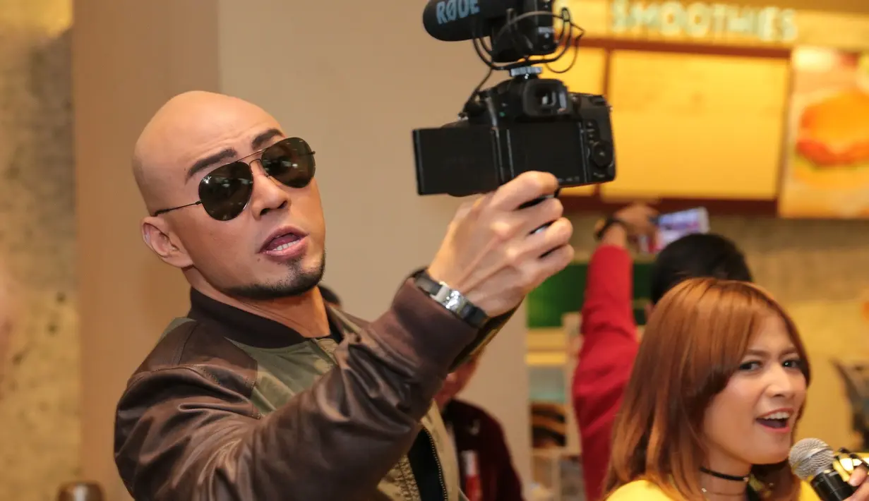 Hingga kini, tidak banyak yang tahu apa yang dituliskan Rina yang diberikan Deddy. Ayah satu anak itu juga mengaku tak mungkin mengungkap alasan Rina melepas hijabnya. (Adrian Putra/Bintang.com)