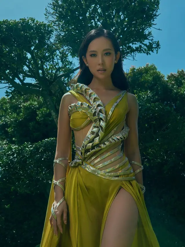7 Pesona Olivia Aten dalam Kostum Nasional di Miss Global 2022, Menawan
