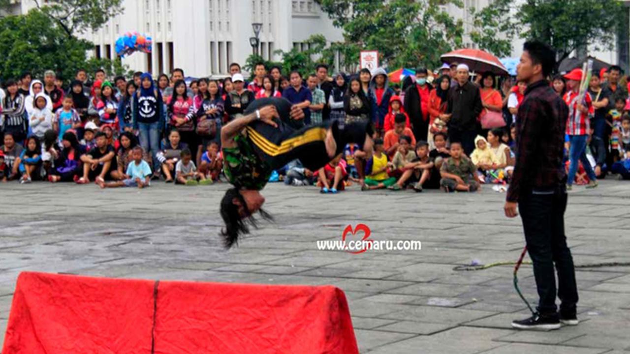 4 Atraksi Seni di Taman Fatahillah Square