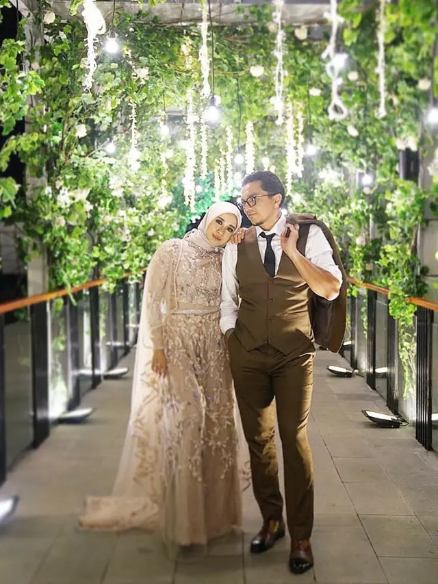 Unggah Foto Terakhir Bersama Suami, Ini 6 Momen Manis Laudya Cinthia Bella dengan Engku Emran