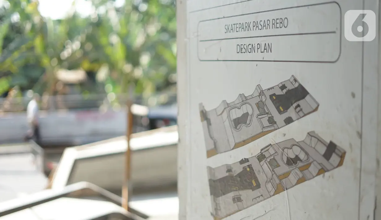 Design plan Skatepark Pasar Rebo terpasang pada sebuah dinding di kolong Jalan Layang Pasar Rebo, Jakarta, Sabtu (5/10/2019). Skatepark Pasar Rebo ditargetkan selesai pada November 2019. (Liputan6.com/Immanuel Antonius)