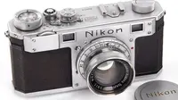 Seri kamera Nikon tertua yang dibanderol dengan harga Rp 5,4 miliar. Sumber: The Next Web
