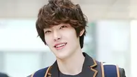 Pesona Kim Woo Bin di Majalah Pria Cina