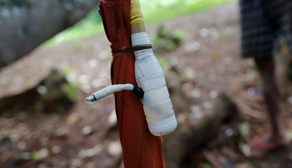 Sebuah botol yang dimodifikasi untuk mengkonsumsi narkoba di jalanan Man Sam, Myanmar, 11 Juli 2016. (REUTERS/Soe Zeya Tun)