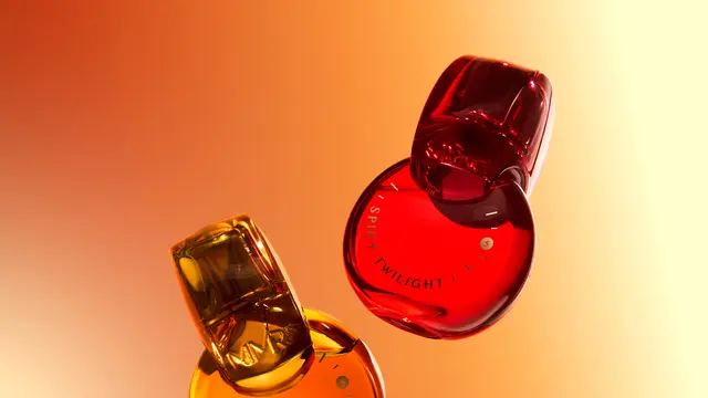 Dua Sisi Persona Jennifer Coppen dalam Aroma Parfum Love Magnet