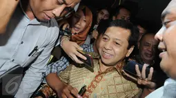 Mantan Ketua DPR RI, Setya Novanto usai menjalani pemeriksaan di Kejaksaan Agung, Rabu (10/2/2016). Kedatangan Novanto dalam rangka memberi keterangannya sebagai saksi dalam perkara kasus Freeport. (Liputan6.com/Helmi Afandi)