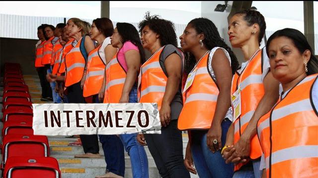 Sebuah klub sepakbola asal Brasil, Sport Club de Recife memperkerjakan ibu dari para hooligan ini untuk menjadi petugas keamanan Tercatat ada 30 ibu yang bergabung dan dilatih bagaimana mengamankan atau mengawasi penonton yang disinyalir akan melakuk...