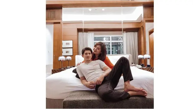 Setia Beri Dukungan, Ini 6 Potret Mesra Audy Item dan Iko Uwais
