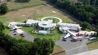 John Travolta house (sumber: architecturaldigest)