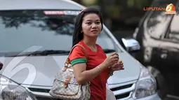 Kini suporter sepakbola tidak hanya didominasi oleh pria. Kaum hawa pun mulai menggemari olahraga yang paling populer di masyarakat (Liputan6.com/Helmi Fithriansyah)