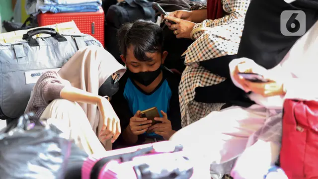 Hindari Macet, Ribuan Pemudik Sudah Padati Terminal Kalideres di H-4 Lebaran