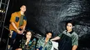Band The Lucky Laki yang terdiri dari kakak beradik Al Ghazali, El Rumi, dan Dul Jaelani menjadi salah satu pengisi acara Weekend Project Sound of Love pada Minggu, 13 Oktober. [@alghazali7/@elsyifa.moment/@mylastagram].