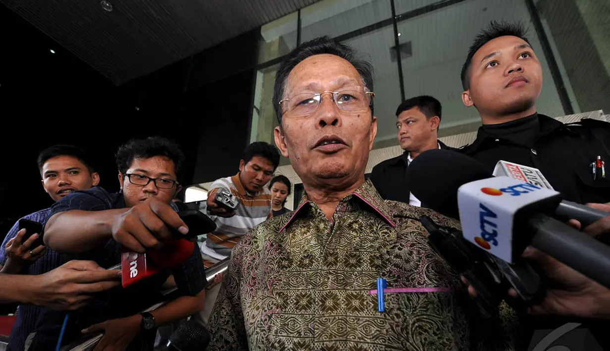 Panitera MK, Kasianur Sidauruk diperiksa KPK sebagai saksi untuk tersangka Raja Bonaran Situmeang, Jakarta, Senin (15/12/2014). (Liputan6.com/Miftahul Hayat)