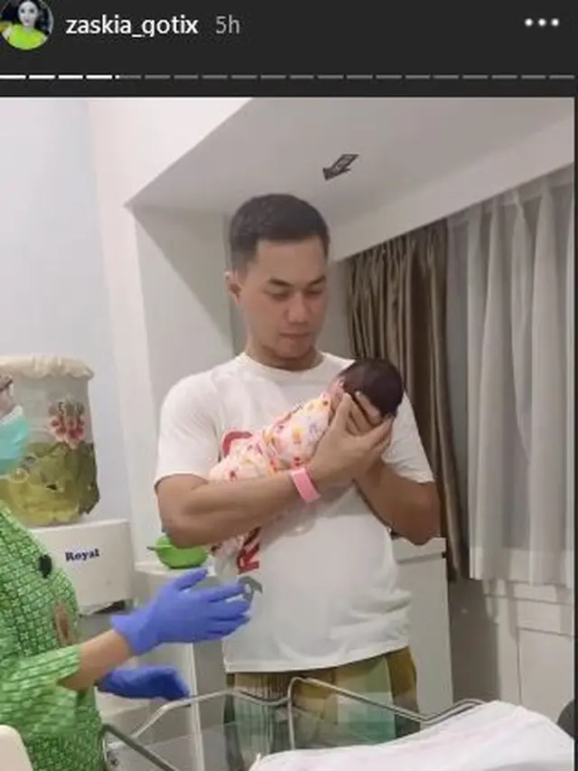 6 Momen Sirajuddin Jadi Suami Siaga, dari Zaskia Gotik Hamil Hingga Melahirkan