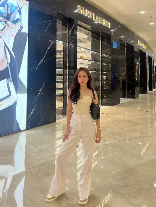 Pasalnya, diberbagai kesempatan gadis kelahiran 17 Juli 2006 ini kerap tampil kasual namun juga classy. dirinya sering tampil dalam busana bernuansa putih atau pastel. (Liputan6.com/IG/@its_lauramoane2)
