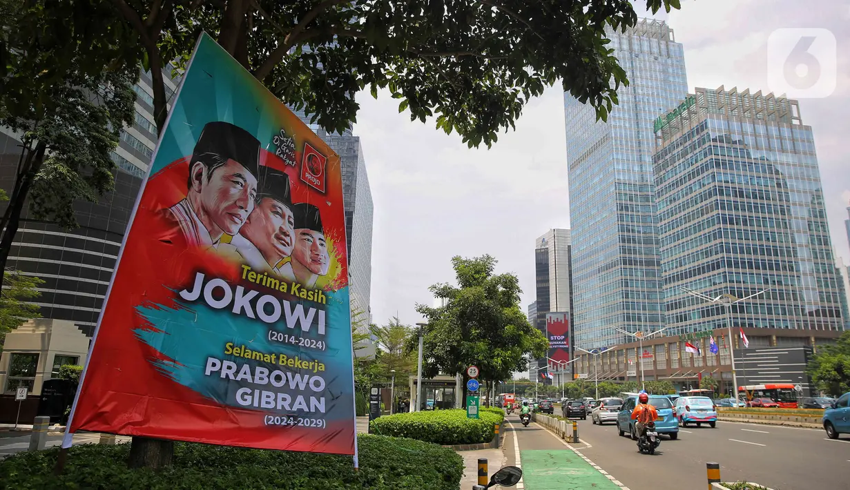 Spanduk atau baliho yang bertuliskan Terima Kasih Jokowi (2014-2024) ini dipasang dan terlihat di sejumlah jalan utama kota Jakarta. (Liputan6.com/Angga Yuniar)