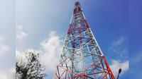 Salah satu Base Transceiver Station (BTS) Telkomsel yang menjulang tinggi, dibangun untuk melayani kebutuhan seluler masyarakat di Pulau Alor, Nusa Tenggara Timur. (Liputan6.com/Corry Anestia)