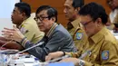 Menteri Hukum dan HAM, Yasonna Laoly (kiri) saat Rapat dengan Pansus RUU Penyelenggaraan Pemilu di Komplek Parlemen Senayan, Jakarta, Senin (13/2). (Liputan6.com/Johan Tallo)