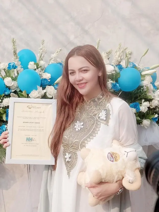 6 Momen Akikah Anak Ratu Rizky Nabilla, Tanpa Dihadiri Alfath Fathier